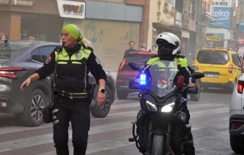 Trafiği kontrol atına aldı! Antalya'da yangına müdahale eden polise plaket