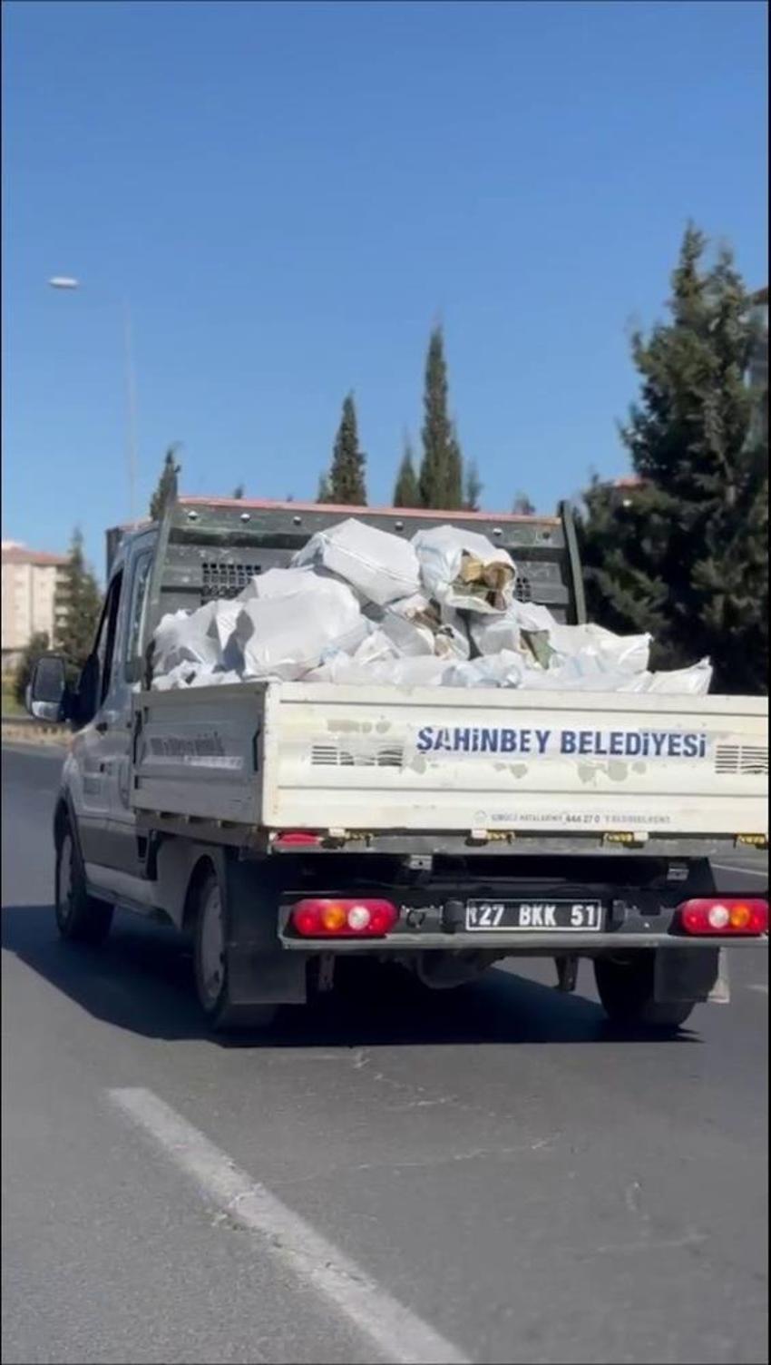 Gaziantep'te ihtiyaç sahiplerine sosyal yardım desteği: Budanan ağaçlar ihtiyaç sahiplerine yakacak oluyor