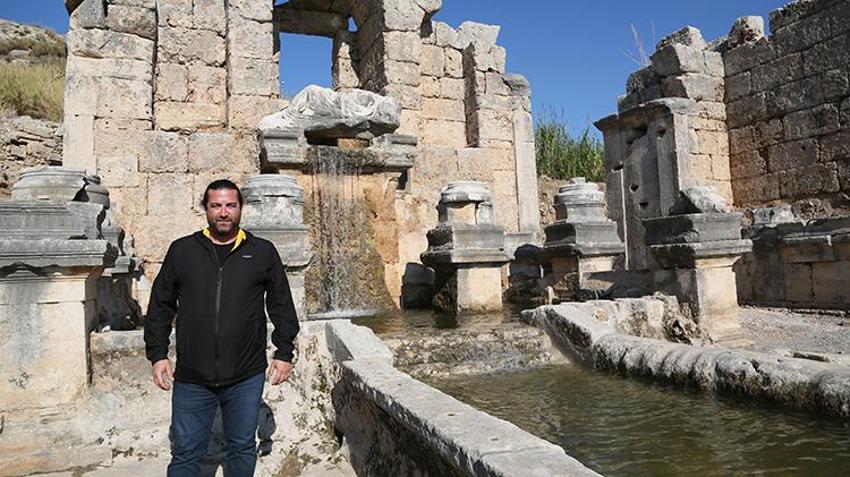 Antalya'da Perge Antik Kenti'nde 1800 yıl sonra çeşmeden su akmaya başladı