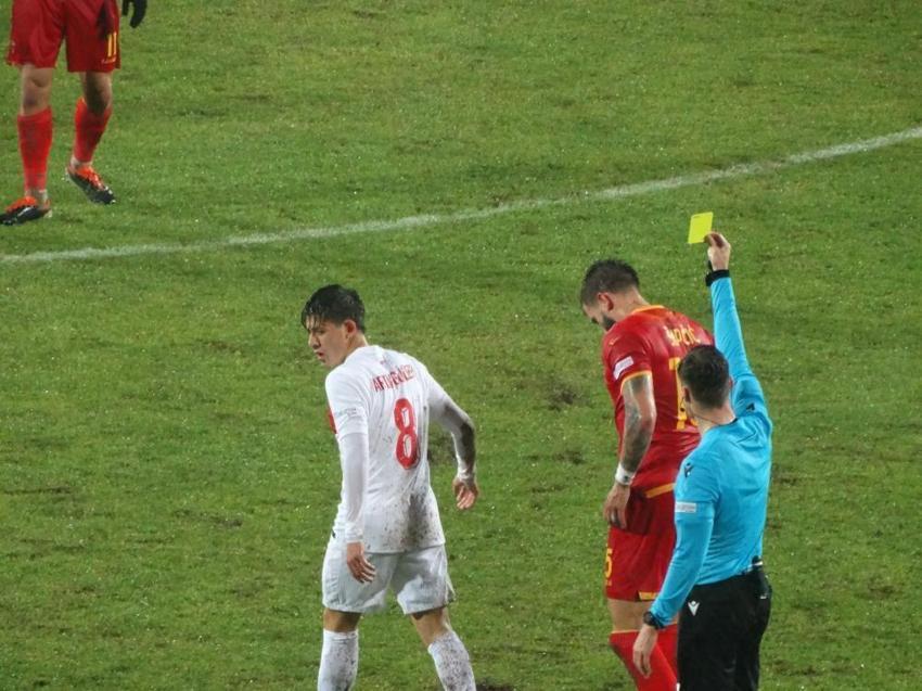 Milli Takım, liderliği Karadağ'da bıraktı