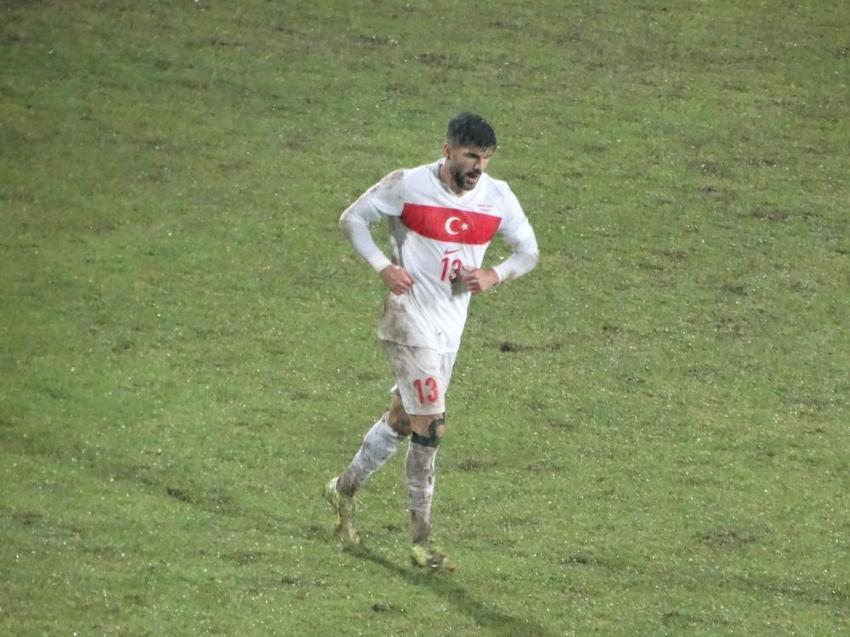 Milli Takım, liderliği Karadağ'da bıraktı