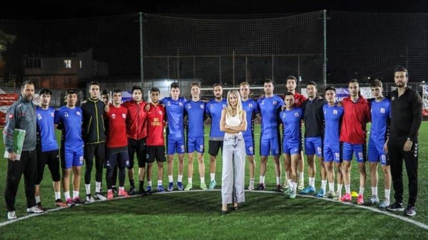 Güzellik kraliçesi futbol aşkından vazgeçmiyor! Podyumdan sahaya indi, kulübe başkan oldu