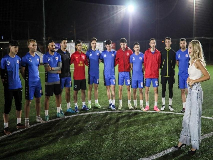 Güzellik kraliçesi futbol aşkından vazgeçmiyor! Podyumdan sahaya indi, kulübe başkan oldu