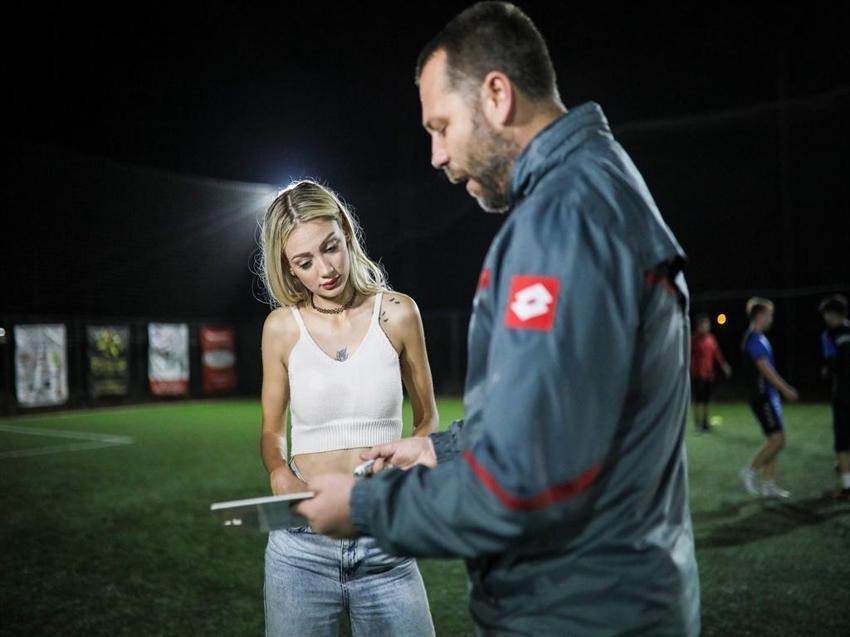 Güzellik kraliçesi futbol aşkından vazgeçmiyor! Podyumdan sahaya indi, kulübe başkan oldu
