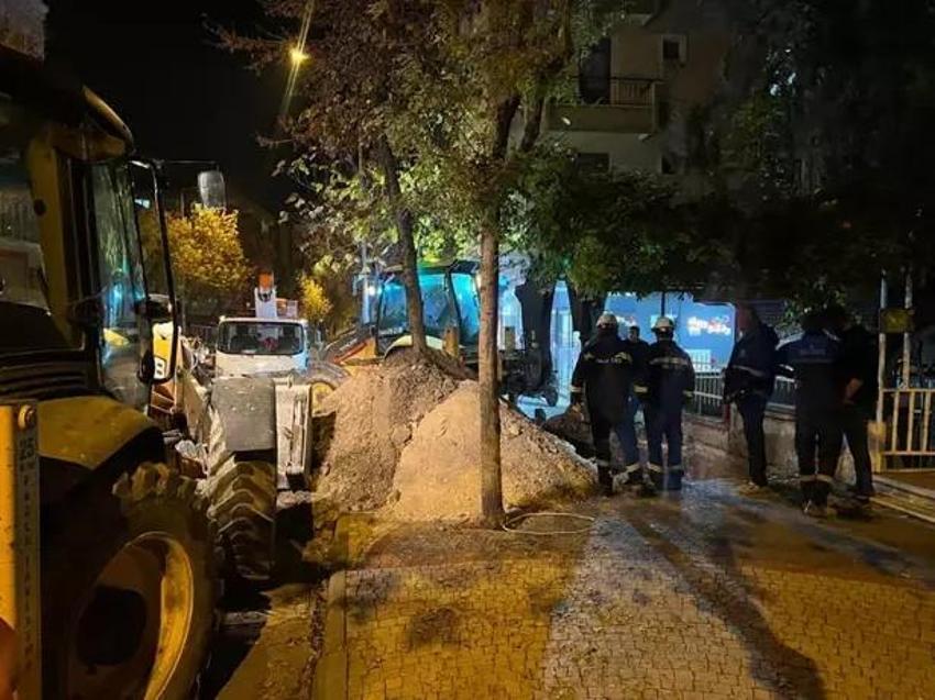 Şehrin göbeğinde kaçak kazı yapınca foyaları meydana çıktı! Belediye personeli kılığı da yetmedi