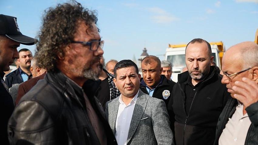 Antalya'da deniz kaplumbağalarının yuvalama alanına kurulan çardaklar yıkılma kararı aldı, yılan hikayesine dönen yıkım yine ertelendi