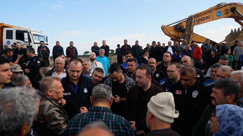 Antalya'da deniz kaplumbağalarının yuvalama alanına kurulan çardaklar yıkılma kararı aldı, yılan hikayesine dönen yıkım yine ertelendi