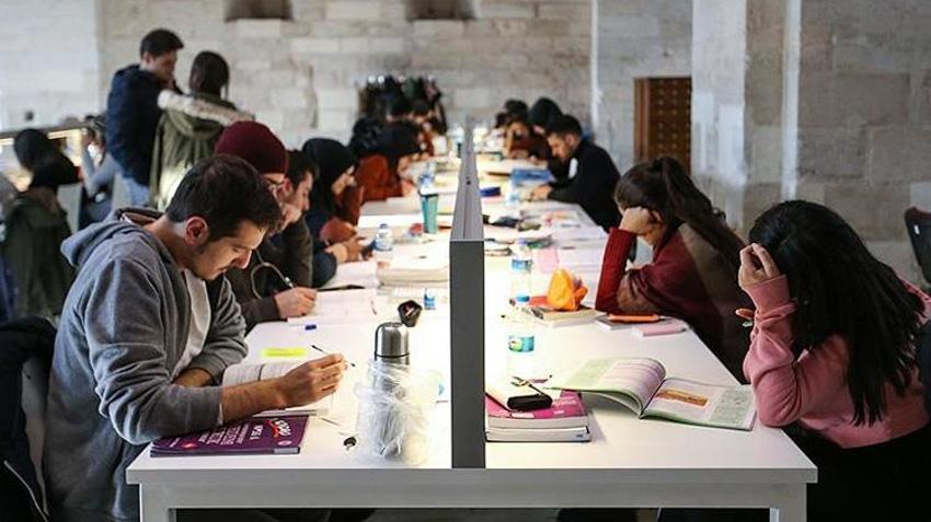 Adana’da yaşayan üniversite öğrencileri anlattı! 'Sadece ulaşım masraflarım bin TL tutuyor'