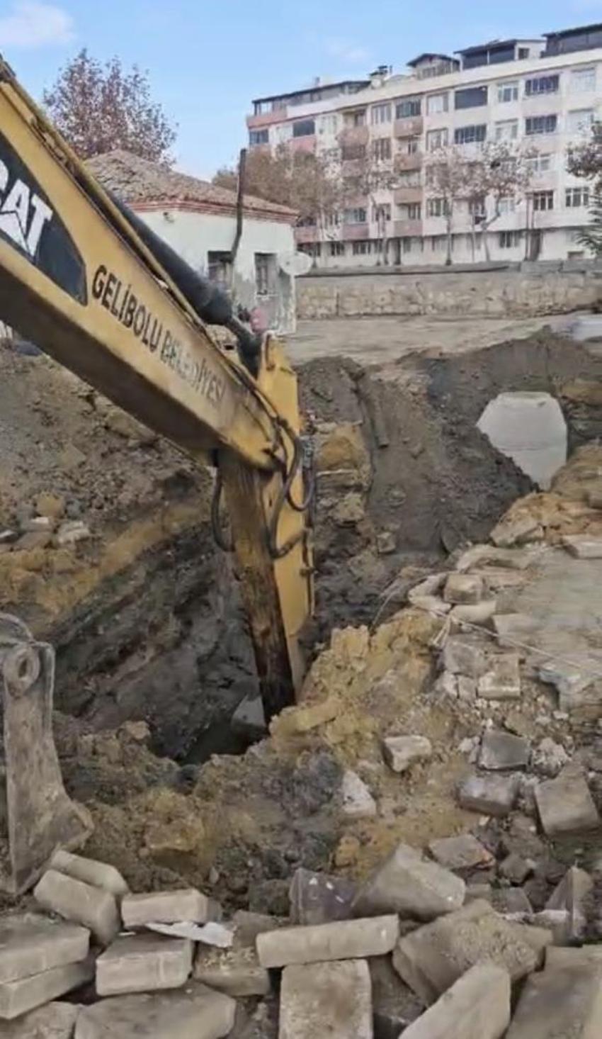 Belediye ekipleri kanalizasyon çalışması yaparken buldu! Bir kent bunu konuşuyor: 109 yıllık cephanelik ortaya çıktı