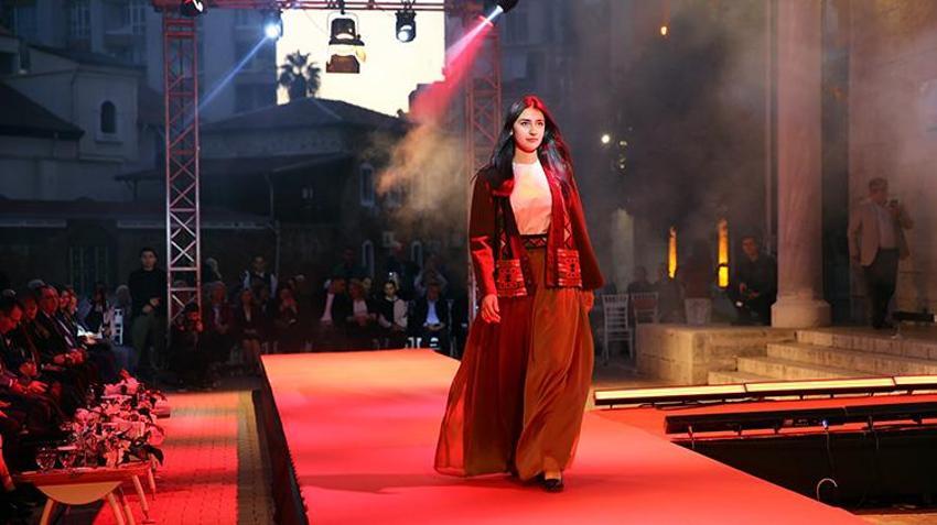 'Balkarlar'dan Toroslar'a Desenlerin Sırrı' defilesinde Adana motifleri damgasını vurdu