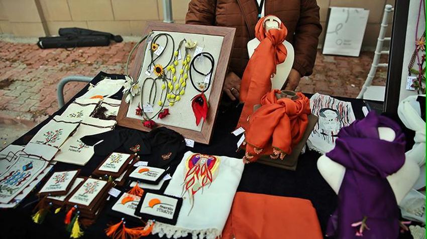 'Balkarlar'dan Toroslar'a Desenlerin Sırrı' defilesinde Adana motifleri damgasını vurdu