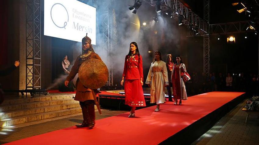 'Balkarlar'dan Toroslar'a Desenlerin Sırrı' defilesinde Adana motifleri damgasını vurdu