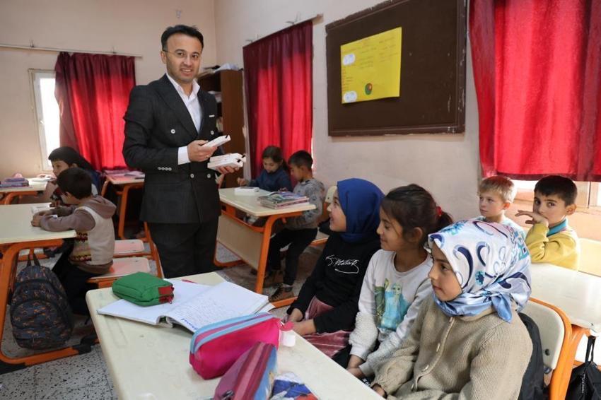 Dubai çikolatası Adana'ya uğradı! Fekeli çocukların hayali gerçek oldu