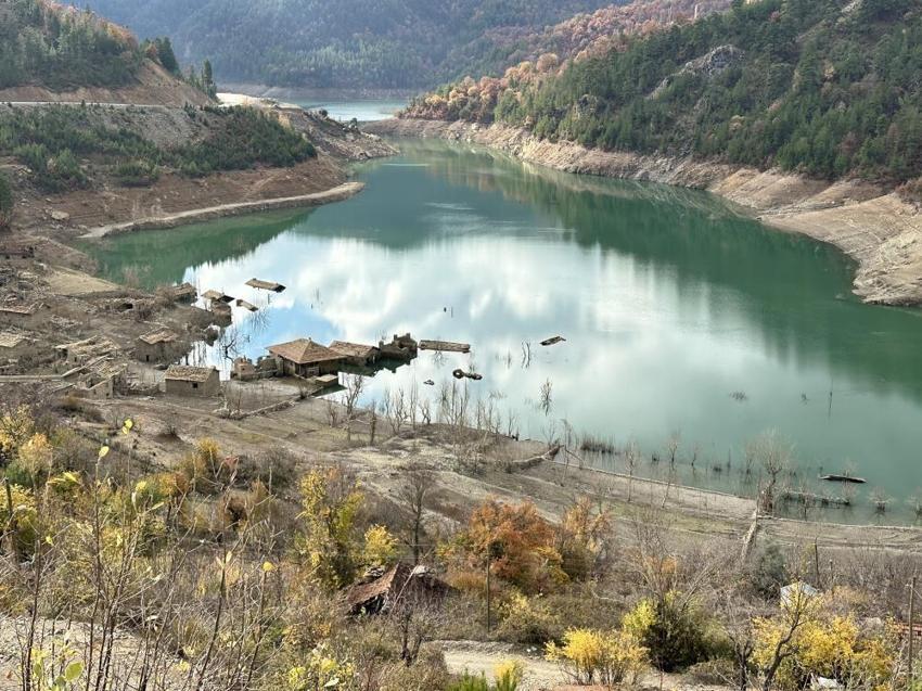 Yıllar önce sular altında kalmıştı: Darıbükü'nde eski yerleşim yerleri gün yüzüne çıktı