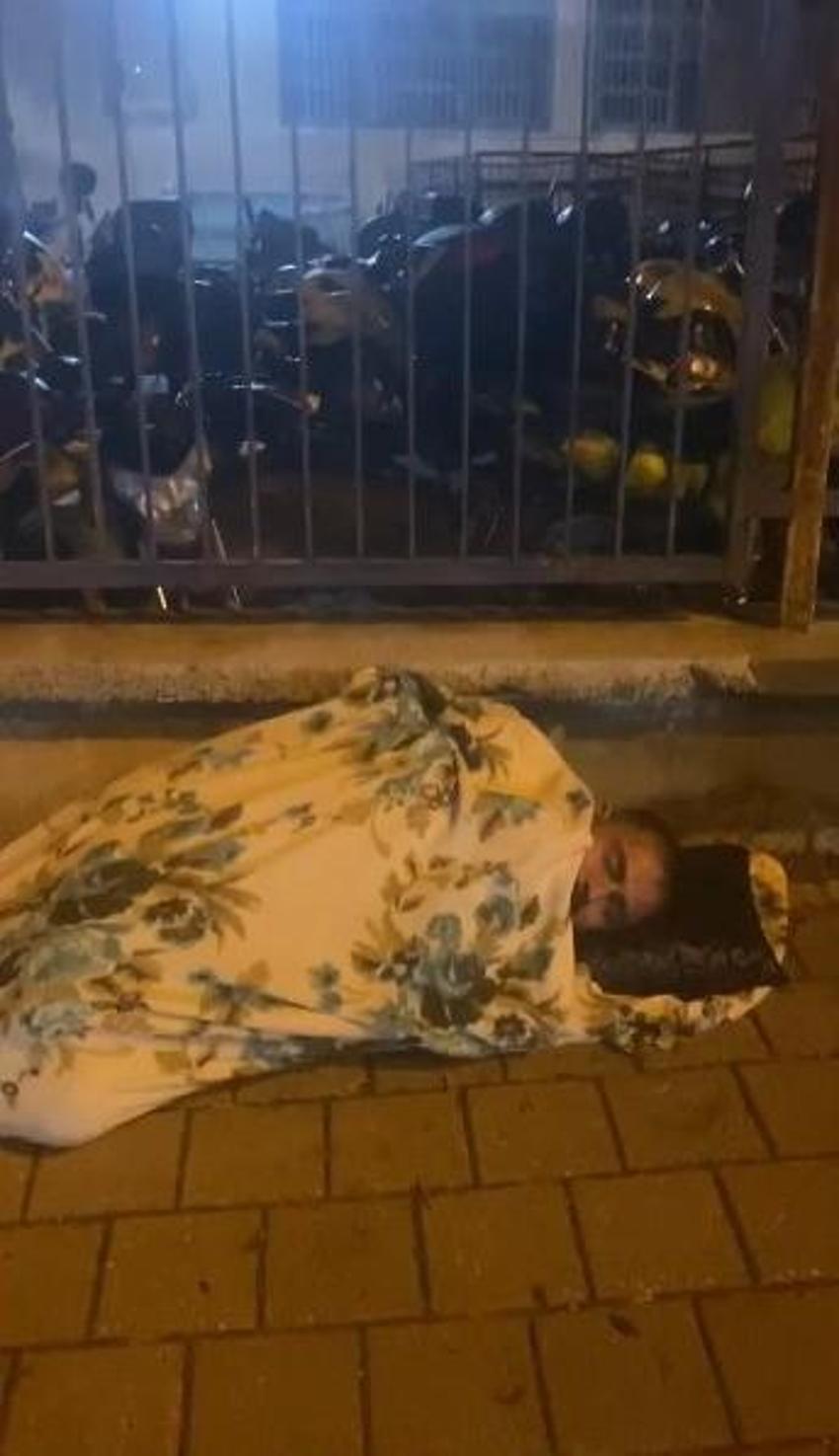 Çukurova'da muhtardan yastıklı yorganlı eylem: Açılmazsa beni görevden alsınlar