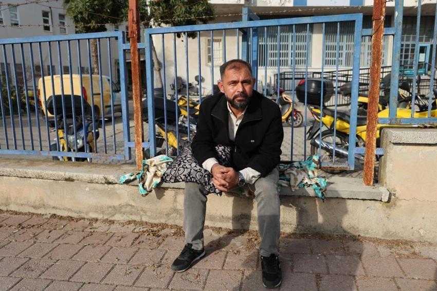 Çukurova'da muhtardan yastıklı yorganlı eylem: Açılmazsa beni görevden alsınlar