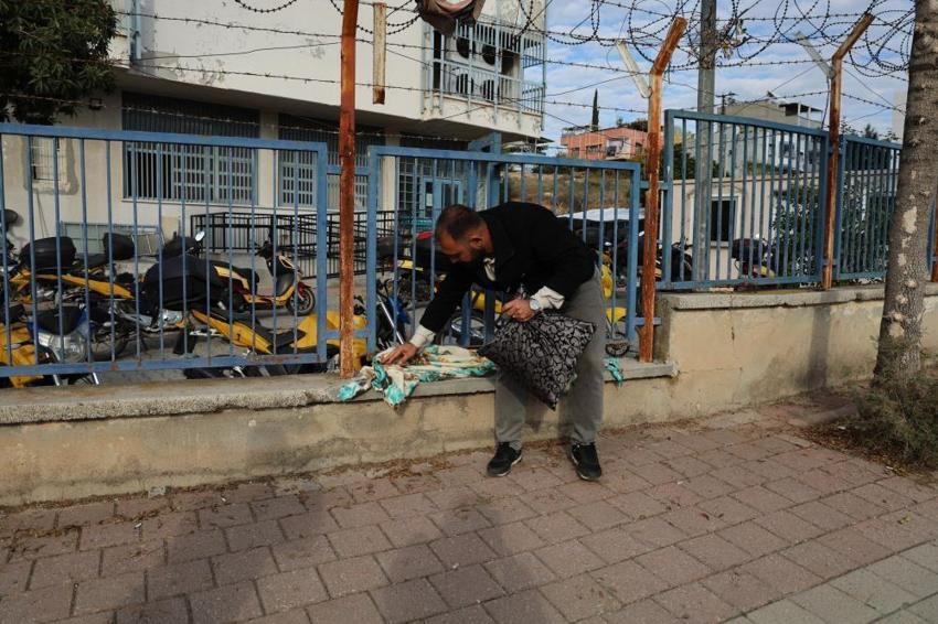 Çukurova'da muhtardan yastıklı yorganlı eylem: Açılmazsa beni görevden alsınlar