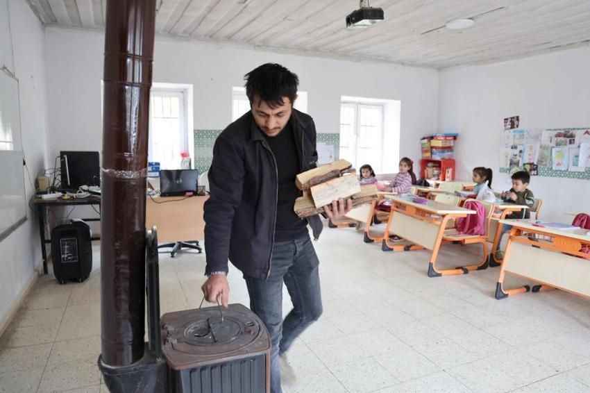 Feke'nin fedakar öğretmenleri: Dağ köylerinde görev yapan öğretmenler zorlu coğrafyada gönüllere dokunuyor