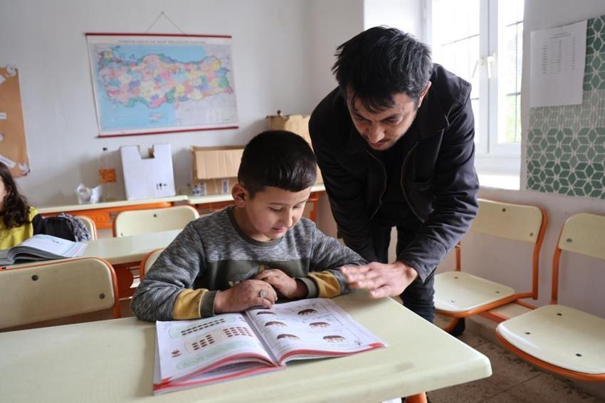 Feke'nin fedakar öğretmenleri: Dağ köylerinde görev yapan öğretmenler zorlu coğrafyada gönüllere dokunuyor