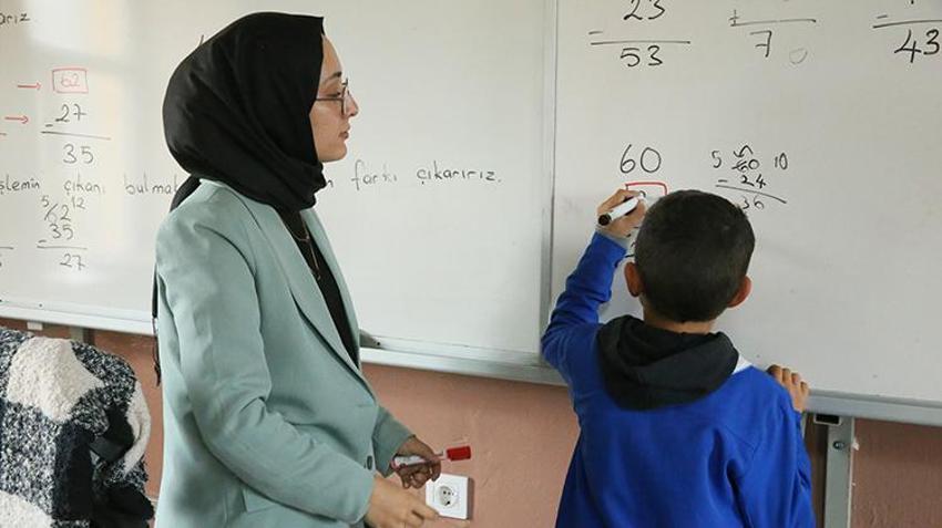 Fatmanur öğretmen Türkiye'nin sıfır noktasında görevde! 'Telefon dahi çekmiyor ama mutluyum'