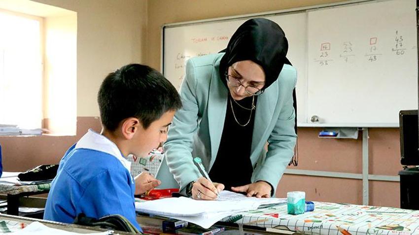 Fatmanur öğretmen Türkiye'nin sıfır noktasında görevde! 'Telefon dahi çekmiyor ama mutluyum'