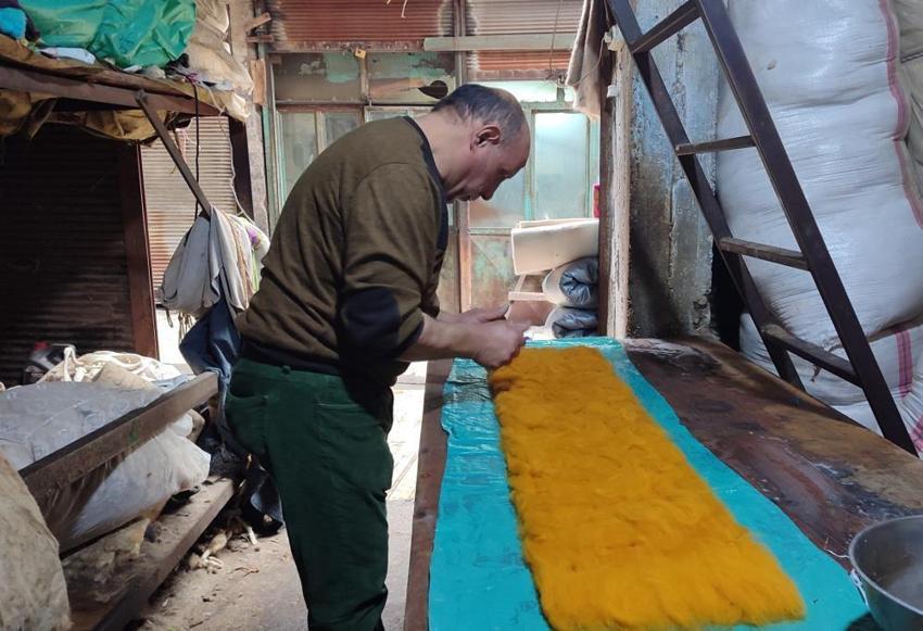 Keçe mesleğinin son temsilcisi: 40 yıldır el emeği göz nuru keçeler üretiyor