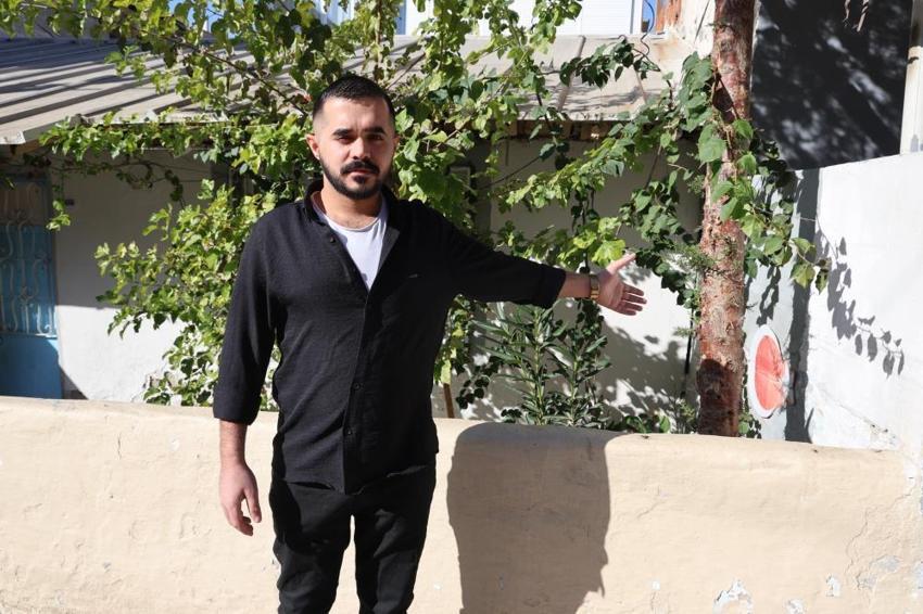 İzmir'de akıllara durgunluk veren hırsızlık olayı: 35 yıllık komşu duvarı kırdı, eşyaları çaldı, sıvayıp gitti