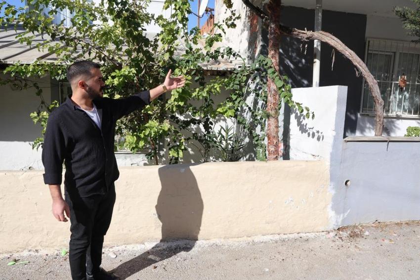 İzmir'de akıllara durgunluk veren hırsızlık olayı: 35 yıllık komşu duvarı kırdı, eşyaları çaldı, sıvayıp gitti