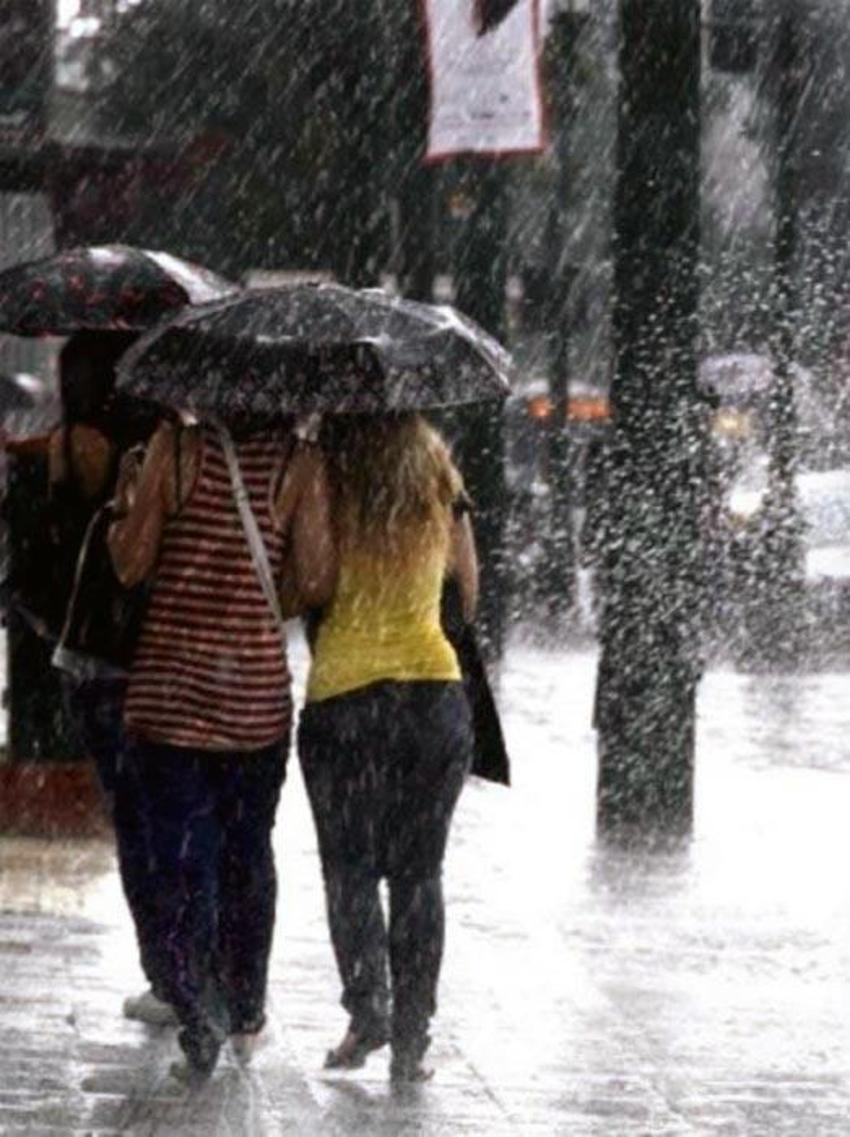 Meteoroloji son raporu açıkladı; Kar yağışları ve sağanaklar hayatı olumsuz etkileyecek! AKOM'dan İstanbul'a kar uyarısı geldi: Sıcaklıklar 12 derece birden düşecek