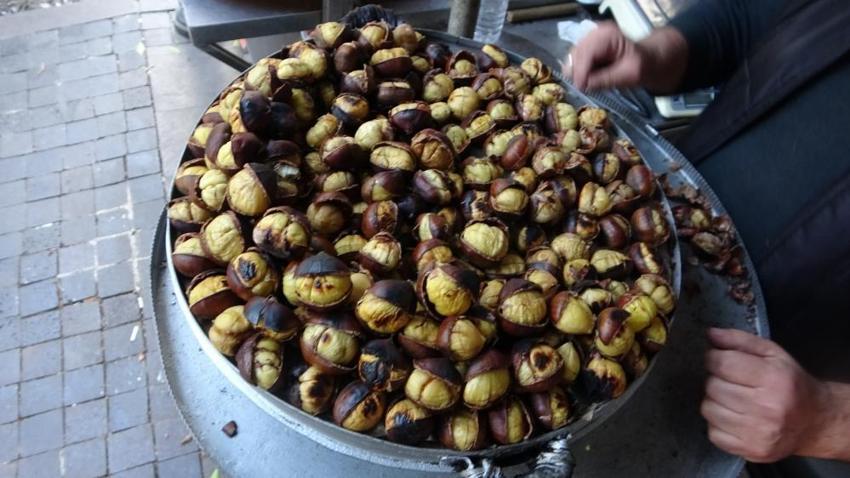 Adana'da kestanenin kilosu 500 olunca yöntem değişti! Artık daha ucuza böyle yiyorlar