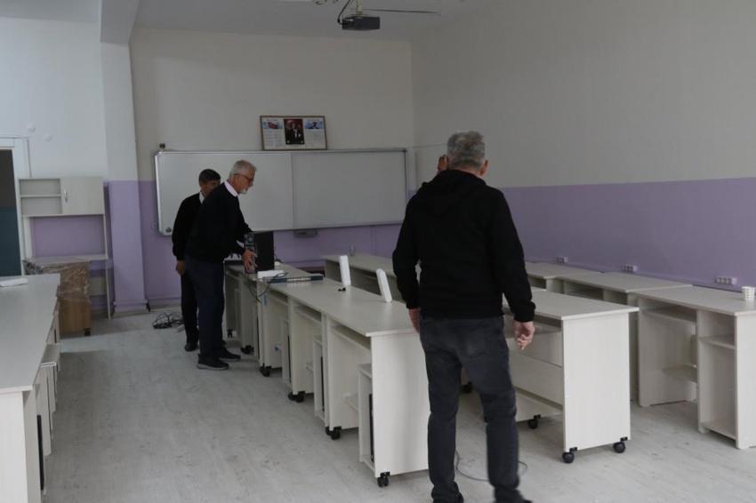 Eskişehirli mezunlardan eski okullarına anlamlı vefa: Liseye bilgisayar laboratuvarı kazandırdılar