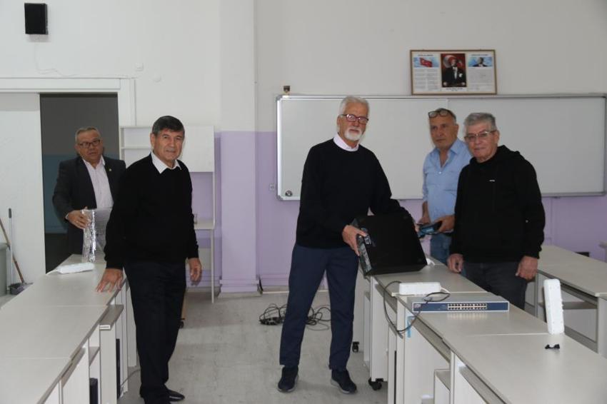 Eskişehirli mezunlardan eski okullarına anlamlı vefa: Liseye bilgisayar laboratuvarı kazandırdılar