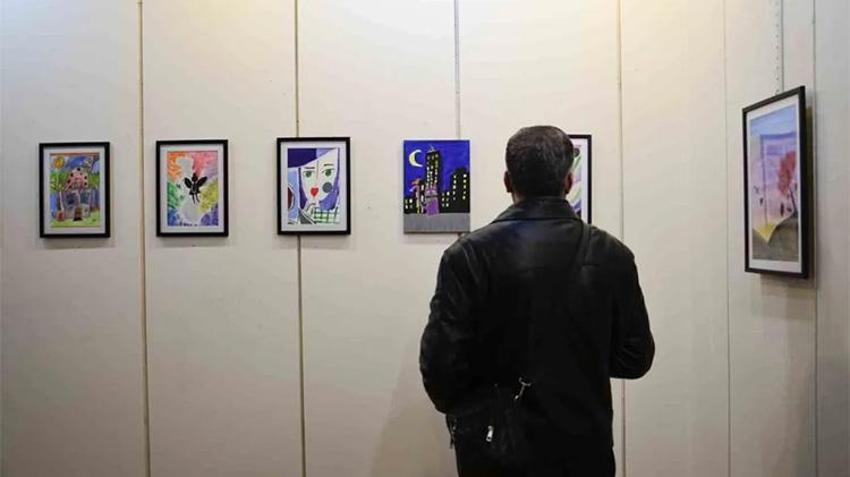 Adanalı minik ressam ikinci sergisini açtı! 3 yaşından beri çizim yapıyor