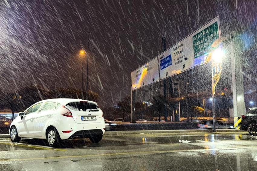 Kar yağışı etkili olmaya başladı! Şehirler beyaza büründü trafiklte aksamalar meydana geldi
