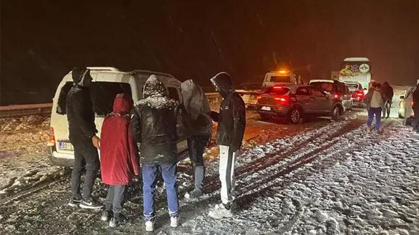 Kar yağışı etkili olmaya başladı! Şehirler beyaza büründü trafiklte aksamalar meydana geldi