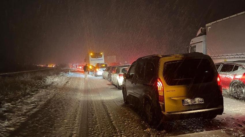 Kar yağışı etkili olmaya başladı! Şehirler beyaza büründü trafiklte aksamalar meydana geldi