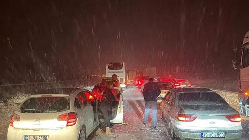 Kar yağışı etkili olmaya başladı! Şehirler beyaza büründü trafiklte aksamalar meydana geldi