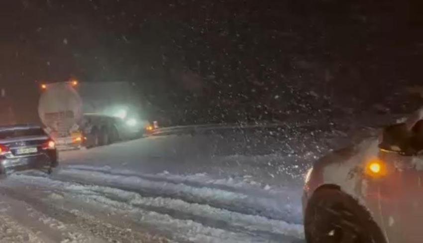 Kar yağışı etkili olmaya başladı! Şehirler beyaza büründü trafiklte aksamalar meydana geldi
