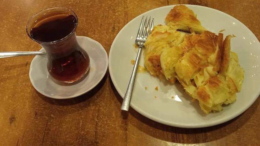 Bakanlık sahte ürünleri ifşa etmeye devam ediyor! Kıymalı böreğin içinden çıkanlar şoke etti!