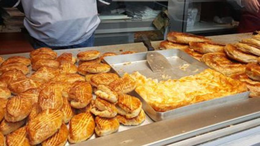 Bakanlık sahte ürünleri ifşa etmeye devam ediyor! Kıymalı böreğin içinden çıkanlar şoke etti!