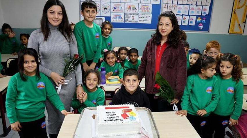 Adana'da fedakar köy okulu öğretmenlerine öğrencilerinden pastalı sürpriz
