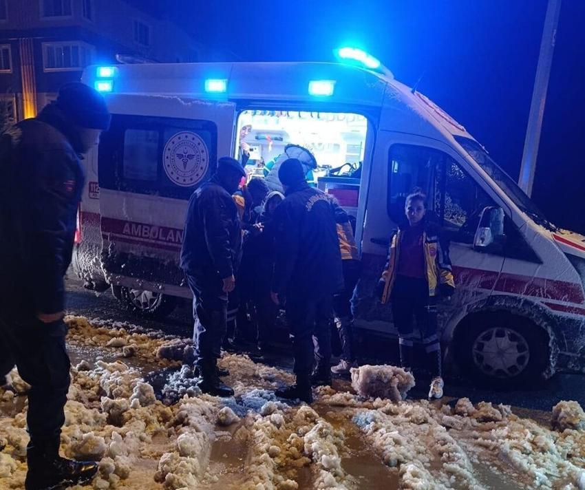 Yollar kapandı, okullar tatil edildi! Meteoroloji yeni haritayı paylaştı! AFAD kar mesajı gönderdi: 2 güne dikkat!