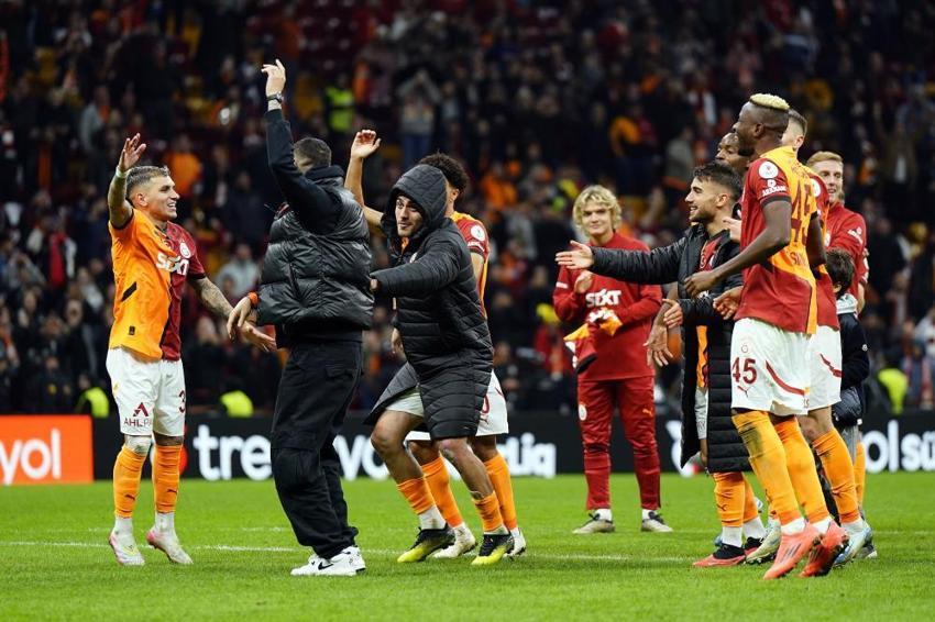Galatasaray'da 3 ayrılık birden! Okan Buruk kapıyı gösterdi, Gabriel Sara tek başına yetti
