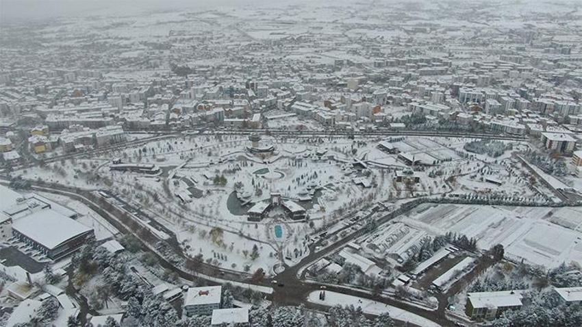 Lapa lapa kar yağışı batıya ilerliyor, 15 yıldır böylesi görülmedi! Dondurucu soğuk bastıracak, kar günlerce yerde kalacak 