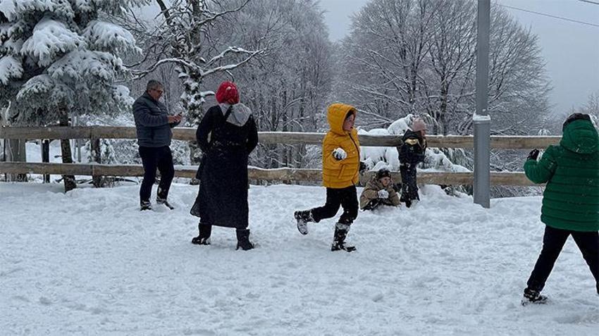 Lapa lapa kar yağışı batıya ilerliyor, 15 yıldır böylesi görülmedi! Dondurucu soğuk bastıracak, kar günlerce yerde kalacak 