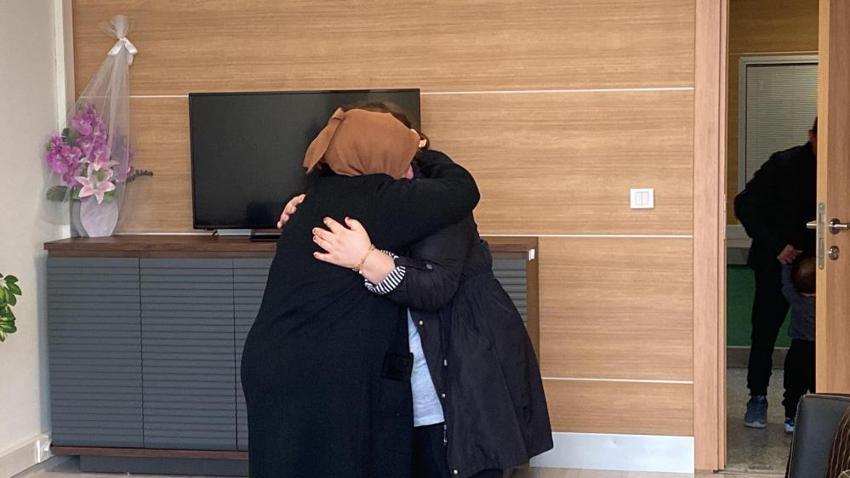 Çankırı'da anne kız 28 yıl sonra tekrar bir araya geldi! 'İlk gördüğümde yabancıya sarılır gibiydim'