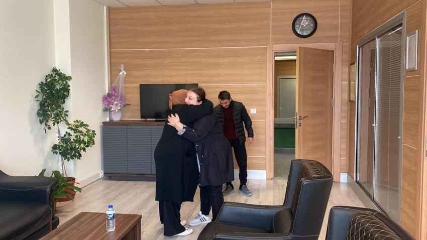 Çankırı'da anne kız 28 yıl sonra tekrar bir araya geldi! 'İlk gördüğümde yabancıya sarılır gibiydim'