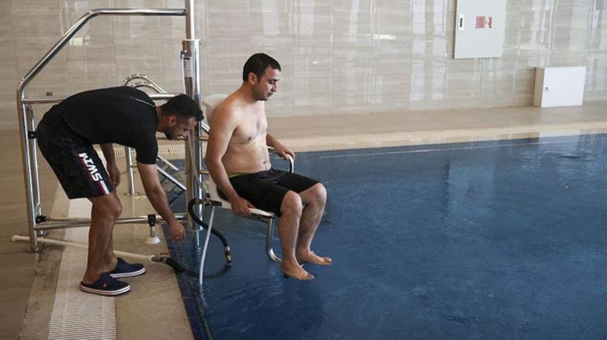 Gaziantep Şehir Hastanesi'nde otel konforunda hidroterapi tedavisi uygulanıyor