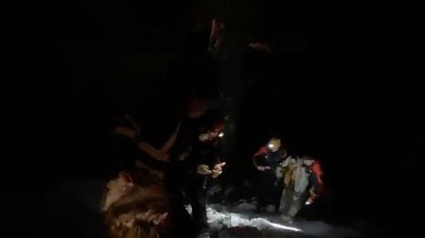 Antalya'da yayladan gelen yaşlı çift karda mahsur kaldı! AFAD kurtarmaya gittiğinde kadın tavuk ve kuzularına sarılmıştı