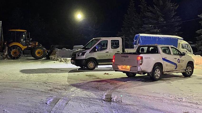 Antalya'da yayladan gelen yaşlı çift karda mahsur kaldı! AFAD kurtarmaya gittiğinde kadın tavuk ve kuzularına sarılmıştı